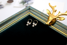 Load image into Gallery viewer, Sparkly Bow Stud Earrings E00951
