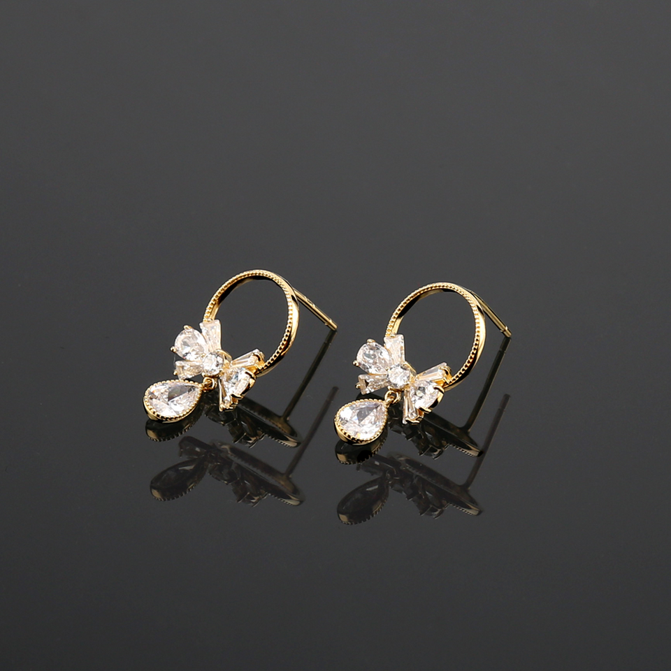 Sparkly Bow Stud Earrings E00951